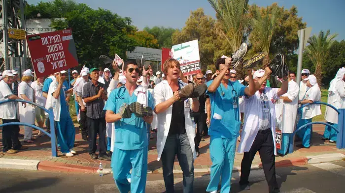 רופאים חוסמים כבישים באשקלון, יולי 2011 רופאים חוסמים כבישים באשקלון, יולי 2011