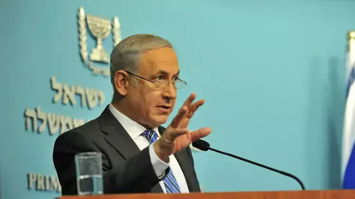 בנימין נתניהו במסיבת עיתונאים על מחאת הדיור, יולי 2011 בנימין נתניהו במסיבת עיתונאים על מחאת הדיור, יולי 2011