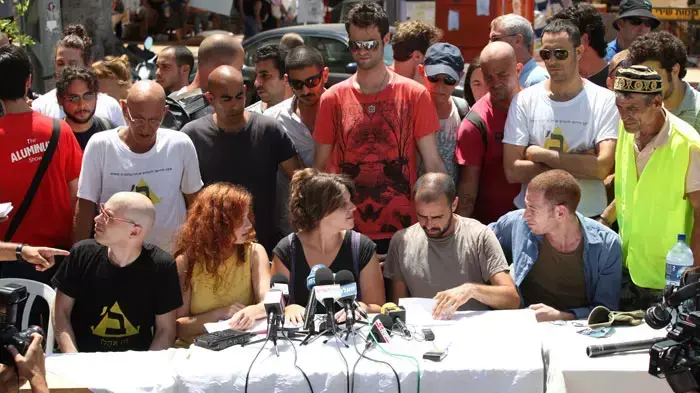 מסיבת עיתונאים בשדות רוטשילד תל אביב על פתרון שביב הציע על מחאת הדיור, יולי 2011 מסיבת עיתונאים בשדות רוטשילד תל אביב על פתרון שביב הציע על מחאת הדיור, יולי 2011