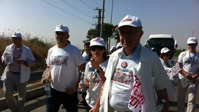 מחאת הרופאים צועדת מגשר 'חידו' בקרית שמונה לצומת מחניים, יולי 2011