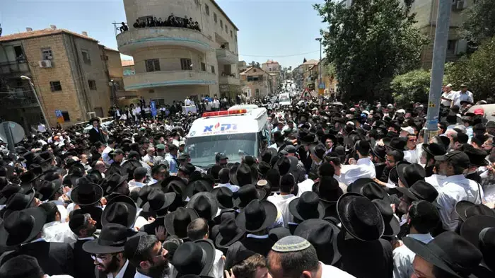אלפים מלווים את הרב אלעזר אבוחצירא למנוחות אלפים מלווים את הרב אלעזר אבוחצירא למנוחות
