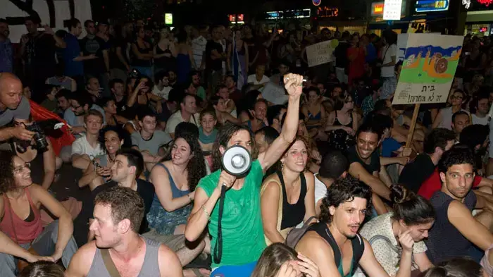 חסימת כבישים אחרי העצרת בתל אביב, יולי 2011 חסימת כבישים אחרי העצרת בתל אביב, יולי 2011
