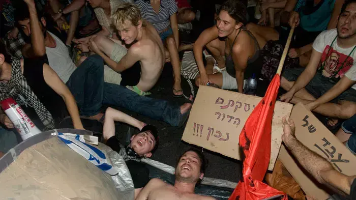 חסימת כבישים אחרי העצרת בתל אביב, יולי 2011 חסימת כבישים אחרי העצרת בתל אביב, יולי 2011