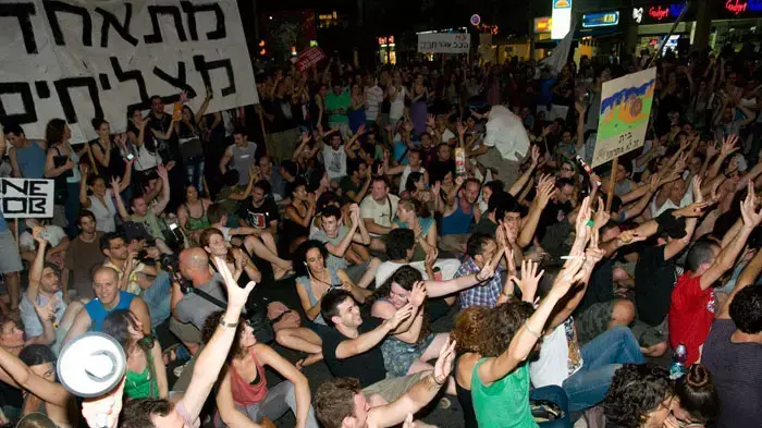 חסימת כבישים אחרי העצרת בתל אביב, יולי 2011 חסימת כבישים אחרי העצרת בתל אביב, יולי 2011