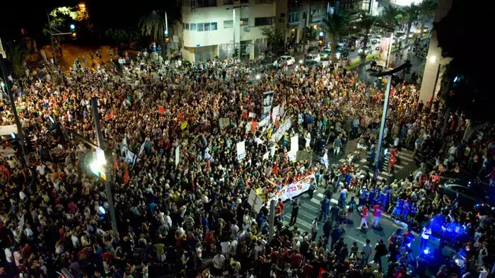 עצרת מחאת הדיור בתל אביב רחבת המוזיאון, יולי 2011 עצרת מחאת הדיור בתל אביב רחבת המוזיאון, יולי 2011