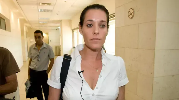 עורך הדין קרן נהרי מייצגת את משפחת אבוטבול , יולי 2011