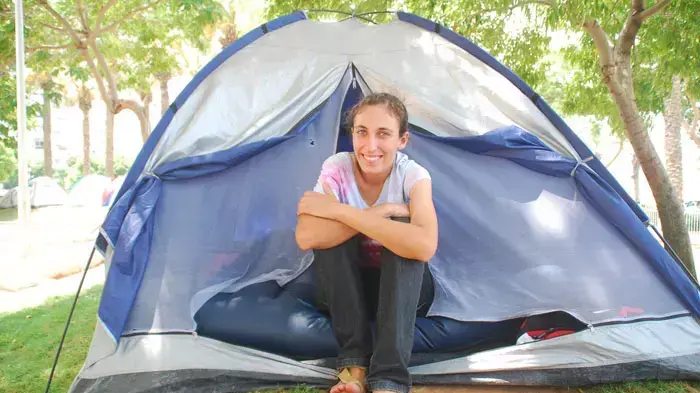 רוני בן זיקרי בת 18, דיירת מאהל המחאה באשדוד, 31.7.2011 רוני בן זיקרי בת 18, דיירת מאהל המחאה באשדוד, 31.7.2011
