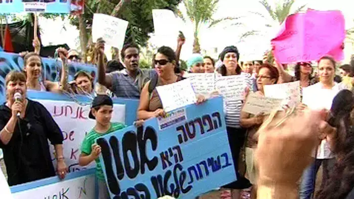 טפלות המשפחתונים של משרד התמ"ת מחות על תנאי העסקתן