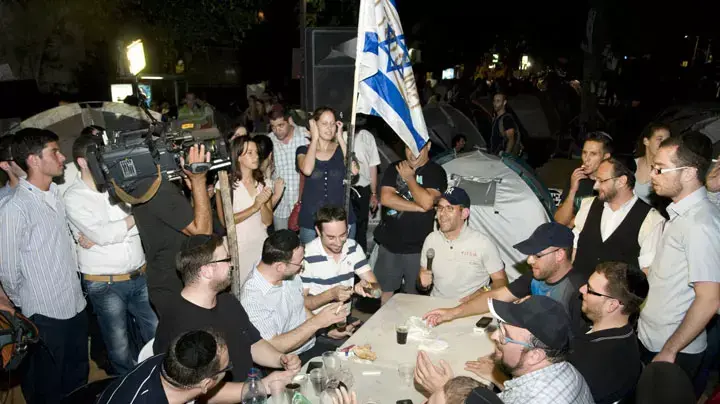 דתיים מגיעים למאהל המחאה ברוטשילד דתיים מגיעים למאהל המחאה ברוטשילד