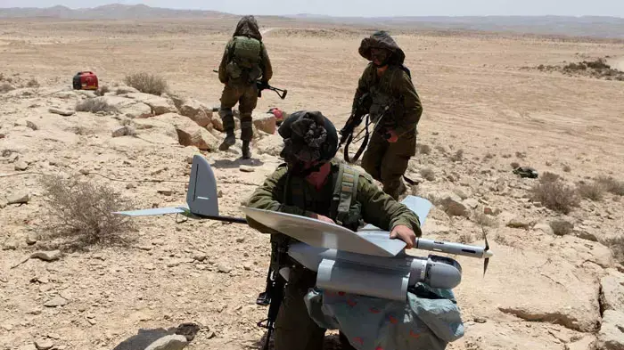 סיור בבסיס רמון תצוגת תכלית וחשיפה של אמצעי אמלח סודיים של צהל, יולי 2011