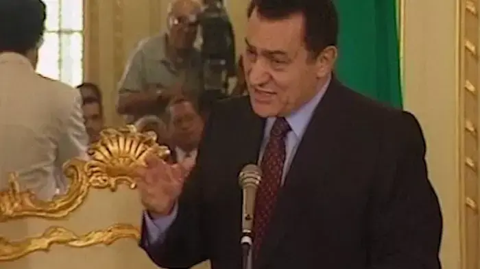 מובארק הגיע לאולם בית המשפט מובארק הגיע לאולם בית המשפט