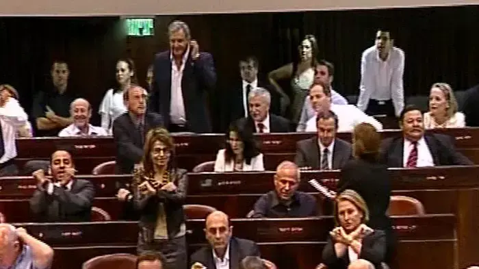 למרות המחאה: חוק הווד"לים אושר בכנס