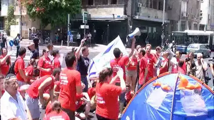 פגינים חסמו כבישים במחאה על חוק הווד"לים [תוספת של חיפה ובאר שבע]