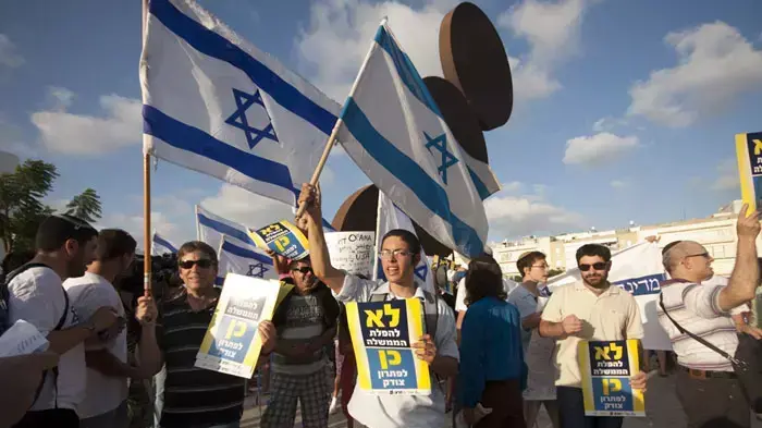 הפגנת פעילי ימין בכיכר הבימה, אוגוסט 2011 הפגנת פעילי ימין בכיכר הבימה, אוגוסט 2011