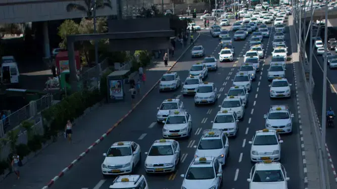 הפגנת מוניות בעזריאלי, חוסמים כבישים, יולי 2011 הפגנת מוניות בעזריאלי, חוסמים כבישים, יולי 2011