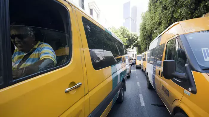 מוניות שירות חסמו את רוטשילד במחאה שלא נתנו להם רישיונות לקווים בין עירוניים , יולי 2011