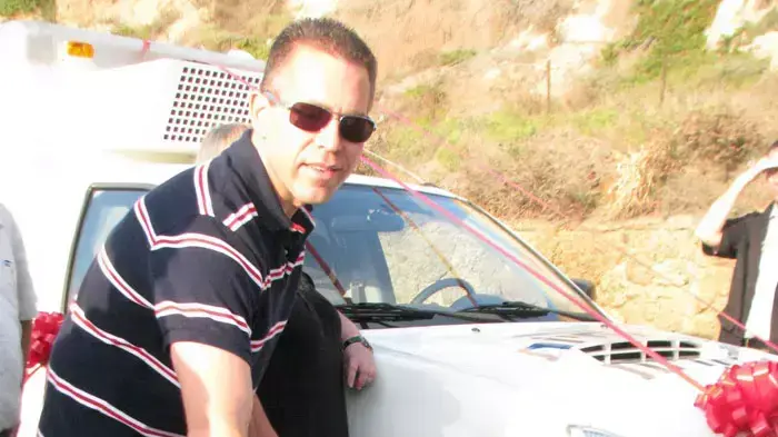 השקת אמבולנס חדש לעמותת "תנו לחיות לחיות" בנוכחות השר גלעד ארדן, 7 אוגוסט 2011 השקת אמבולנס חדש לעמותת "תנו לחיות לחיות" בנוכחות השר גלעד ארדן, 7 אוגוסט 2011