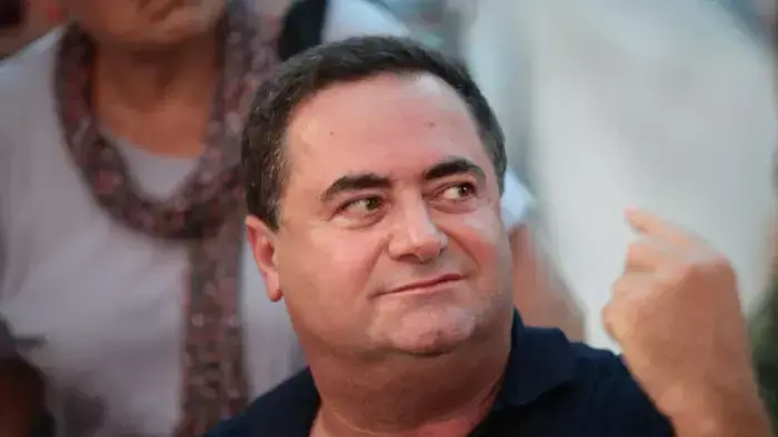 שר התחבורה ישראל כץ בא לתמוך במאהל המחאה ברוטשילד, תל אביב, אוגוסט 2011