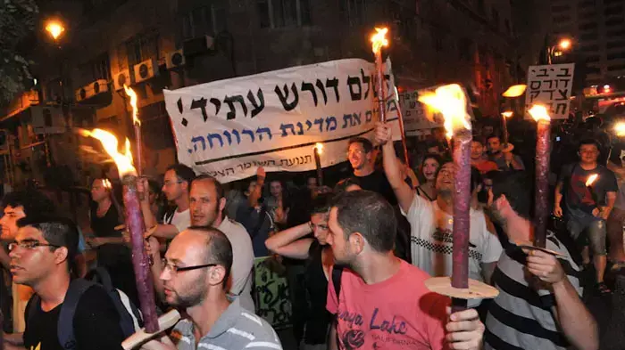 מצעד לפידים על מחאת התייקרות החשמל בירושלים, יולי 2011 מצעד לפידים על מחאת התייקרות החשמל בירושלים, יולי 2011