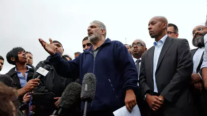 טאריק ג'האן, שבנו נהרג במהומות, קורא לשמור על שקט, ברמינגהאם, 10 באוגוסט 2011 טאריק ג'האן, שבנו נהרג במהומות, קורא לשמור על שקט, ברמינגהאם, 10 באוגוסט 2011