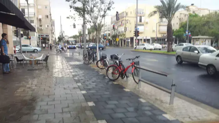 גשם באוגוסט ברחובות תל אביב, אגוסט 2011