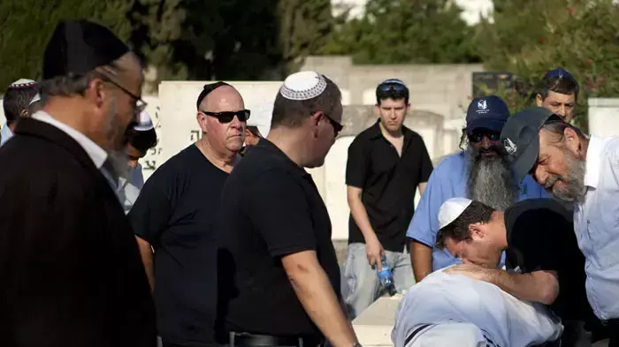 הלווייתו של יצחק סימון שנהרג בתאונת דרכים בזמן רכיבה על אופנים, אוגוסט 2011 הלווייתו של יצחק סימון שנהרג בתאונת דרכים בזמן רכיבה על אופנים, אוגוסט 2011