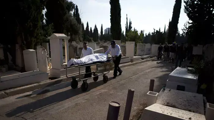 הלווייתו של יצחק סימון שנהרג בתאונת דרכים בזמן רכיבה על אופנים, אוגוסט 2011