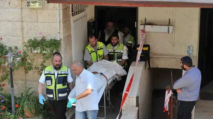 גופותיהם של בני הזוג נורית ונח מעוז מוצאות מביתם, רצח בירושלים, אוגוסט 2011 גופותיהם של בני הזוג נורית ונח מעוז מוצאות מביתם, רצח בירושלים, אוגוסט 2011
