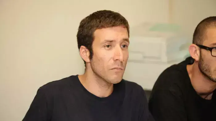 איציק שמולי במסיבת עיתונאים של מחאת הסטודנטים ופורום ארגוניים חברתיים בה מבהירים מהן הציפיות מועדת טרכטנברג, אוגוסט 2011 איציק שמולי במסיבת עיתונאים של מחאת הסטודנטים ופורום ארגוניים חברתיים בה מבהירים מהן הציפיות מועדת טרכטנברג, אוגוסט 2011