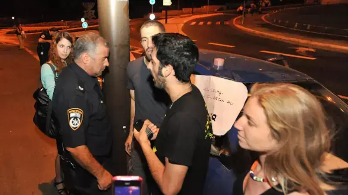 פעילי מאבק האוהלים תולים שלטים עם שמות חדשים לרחובות בירושלים כחלק ממחאת האוהלים,אוגוסט 2011