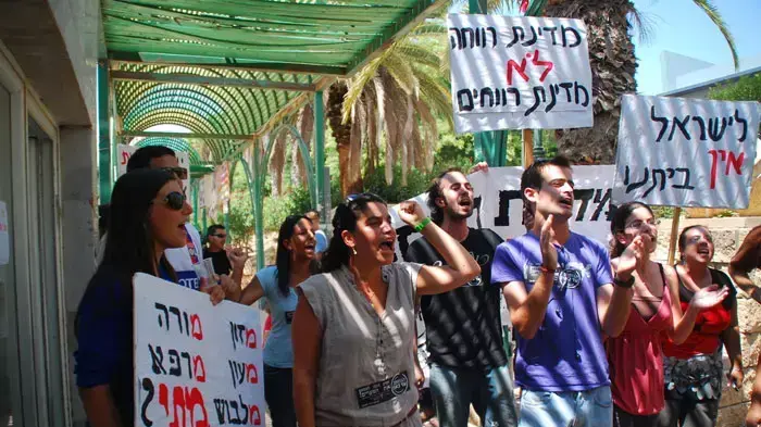 שר החוץ אביגדור ליברמן בביקור במאהל בשדרות, אוגוסט 2011 שר החוץ אביגדור ליברמן בביקור במאהל בשדרות, אוגוסט 2011