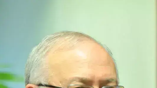 שר האוצר יובל שטייניץ עם פרופסור מנואל טרכטנברג במשרד האוצר, ירושלים, אוגוסט 2011 שר האוצר יובל שטייניץ עם פרופסור מנואל טרכטנברג במשרד האוצר, ירושלים, אוגוסט 2011