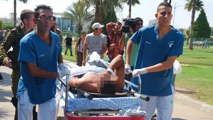 פינוי פצועים מפיגוע הירי המשולב בדרום לבית החולים סורוקה, אוגוסט 2011 פינוי פצועים מפיגוע הירי המשולב בדרום לבית החולים סורוקה, אוגוסט 2011