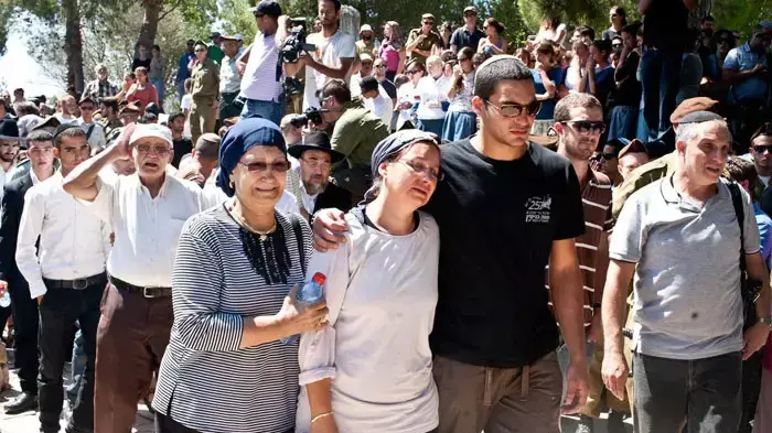 הלוויתו של משה נפתלי, חייל הנהרג בפיגוע בדרום, אוגוסט 2011 הלוויתו של משה נפתלי, חייל הנהרג בפיגוע בדרום, אוגוסט 2011
