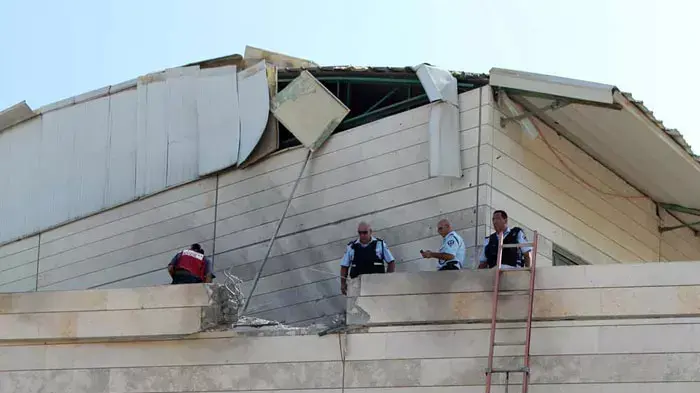 רקטת גראד פגעה ישירות במבנה בית ספר יסודי בבאר שבע, אוגוסט 2011 רקטת גראד פגעה ישירות במבנה בית ספר יסודי בבאר שבע, אוגוסט 2011