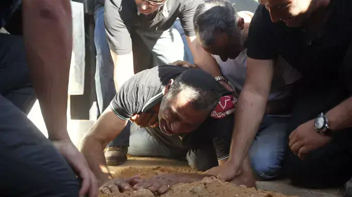 לוויתו של יוסי שושן שנפגע מפגיעת גראד באופקים, אוגוסט 2011 לוויתו של יוסי שושן שנפגע מפגיעת גראד באופקים, אוגוסט 2011