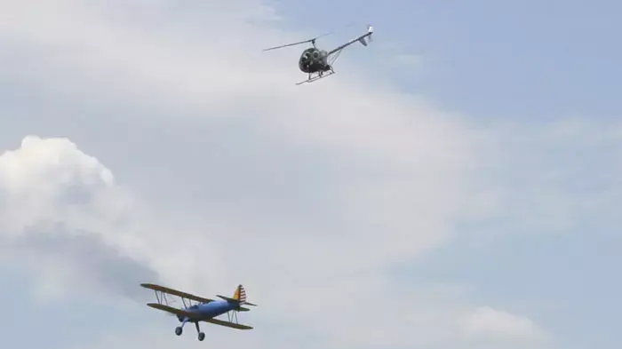 הפעלולן האווירי טוד גרין נופל אל מותו לאחר שלא הצליח להשלים מעבר מכנף של מטוס למסוק, מישיגן, 21 באוגוסט 2011 הפעלולן האווירי טוד גרין נופל אל מותו לאחר שלא הצליח להשלים מעבר מכנף של מטוס למסוק, מישיגן, 21 באוגוסט 2011
