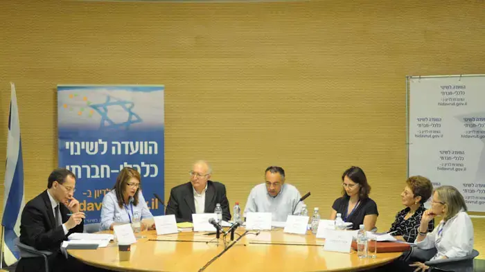 ועדת טרכטנבר, הועדה לשינוי כלכלי חברתי בהתכנסותה הראשונה מול הציבור, אוגוסט 2011 ועדת טרכטנבר, הועדה לשינוי כלכלי חברתי בהתכנסותה הראשונה מול הציבור, אוגוסט 2011