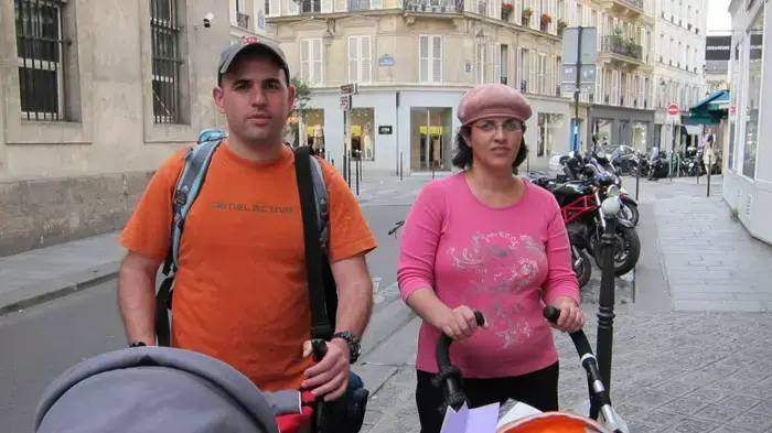 דוד ושירה בלום, אח ואחות מישראל שמטיילים בפריז עם ילדיהם, אוגוסט 2011 דוד ושירה בלום, אח ואחות מישראל שמטיילים בפריז עם ילדיהם, אוגוסט 2011