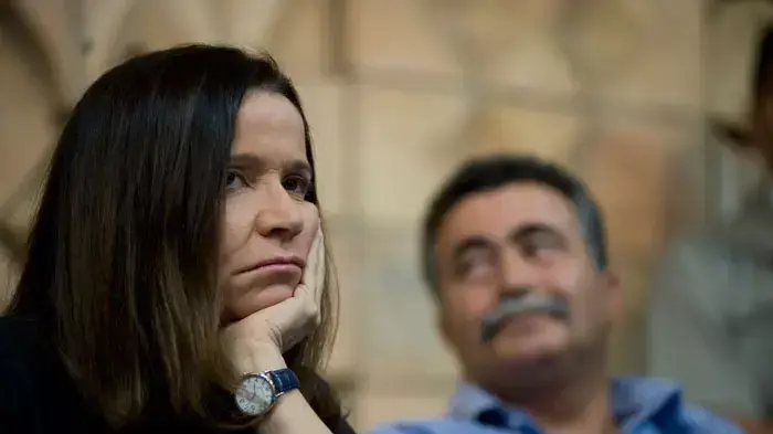 עמיר פרץ ושלי יחימוביץ בכינוס של מתמודדים הפריימריז במפלגת העבודה בכנס של המפלגה, אוגוסט 2011