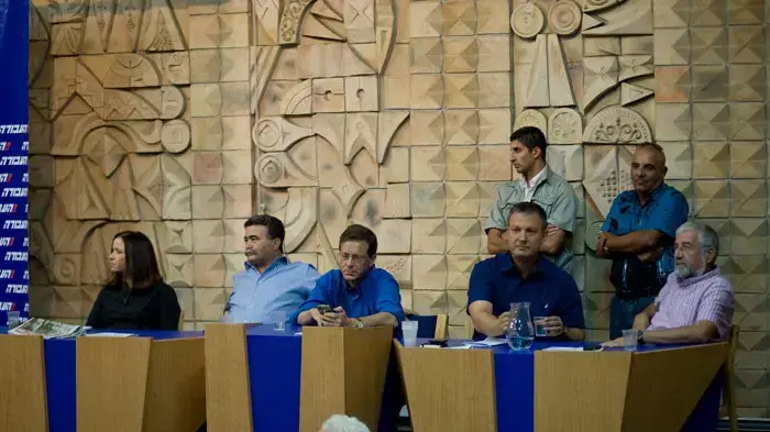 המתמודדים בפריימריז של מפלגת העבודה בכינוס של ותיקי המפלגה, אוגוסט 2011 המתמודדים בפריימריז של מפלגת העבודה בכינוס של ותיקי המפלגה, אוגוסט 2011