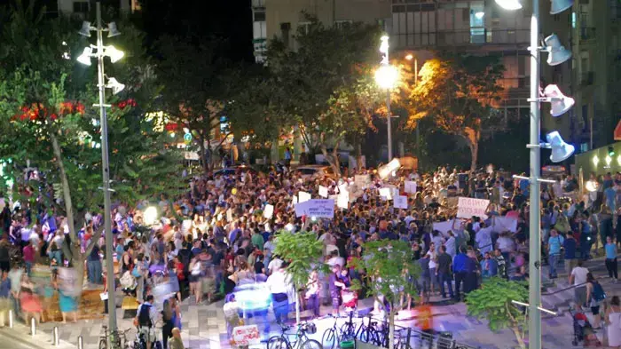 הפגנת רופאים מתמחים בסינמטק תל אביב, אוגוסט 2011 הפגנת רופאים מתמחים בסינמטק תל אביב, אוגוסט 2011