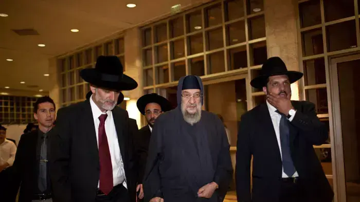 באבא ברוך בחתונת ביתו של אלי ישי בבנייני האומה, ירושלים, אוגוסט 2011 באבא ברוך בחתונת ביתו של אלי ישי בבנייני האומה, ירושלים, אוגוסט 2011