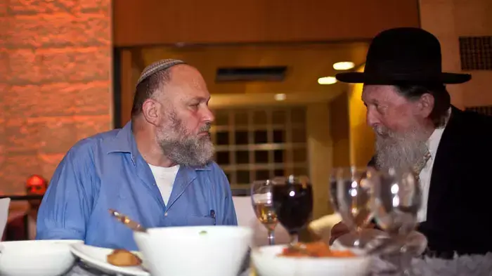 אפי איתם בחתונת ביתו של אלי ישי בבנייני האומה, ירושלים, אוגוסט 2011 אפי איתם בחתונת ביתו של אלי ישי בבנייני האומה, ירושלים, אוגוסט 2011