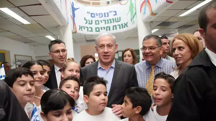 ראש הממשלה בנימין נתניהו ושר החינוך גדעון סער בפתיחת שנת הלימודים במגדל העמק ראש הממשלה בנימין נתניהו ושר החינוך גדעון סער בפתיחת שנת הלימודים במגדל העמק