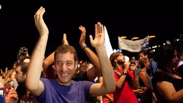 איציק שמולי בצעדת המיליון בתל אביב, אוגוסט 2011 איציק שמולי בצעדת המיליון בתל אביב, אוגוסט 2011