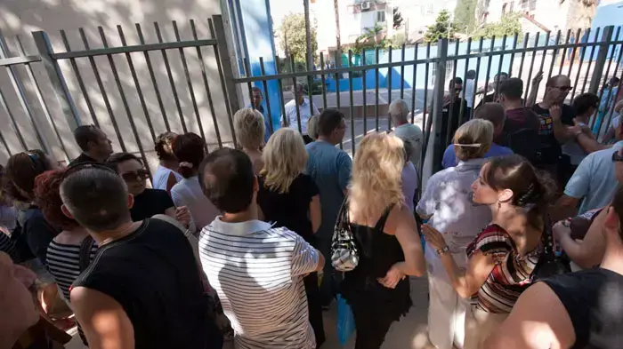 הורים הפגינו מול בי"ס  גורדון: "דוחים את ילדינו בגלל גזענות" 