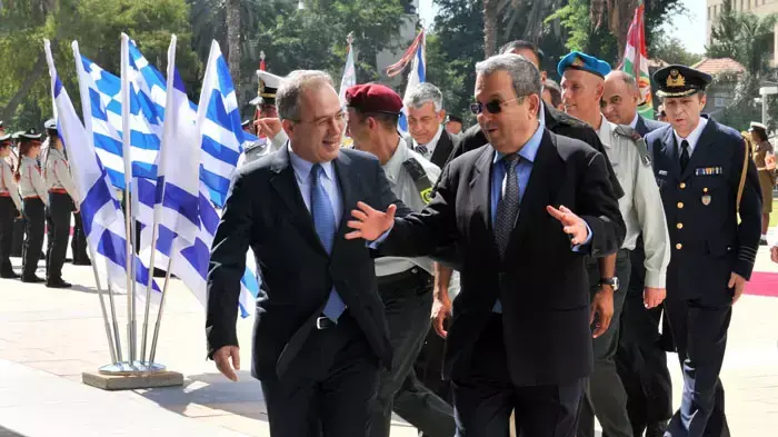 שר הביטחון, אהוד ברק, מפגישתו עם שר ההגנה היווני בקריה, תל אביב, אוגוסט 2011 שר הביטחון, אהוד ברק, מפגישתו עם שר ההגנה היווני בקריה, תל אביב, אוגוסט 2011