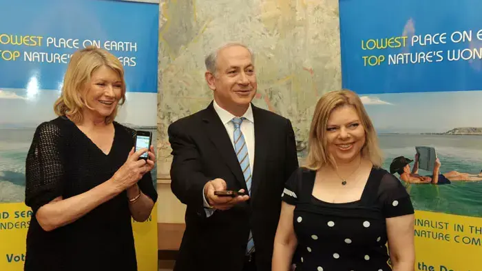 ראש הממשלה בנימין נתניהו ורעייתו שרה נתניהו נפגשו הבוקר עם הגב' מרתה סטיוארט, אוגוסט 2011 ראש הממשלה בנימין נתניהו ורעייתו שרה נתניהו נפגשו הבוקר עם הגב' מרתה סטיוארט, אוגוסט 2011