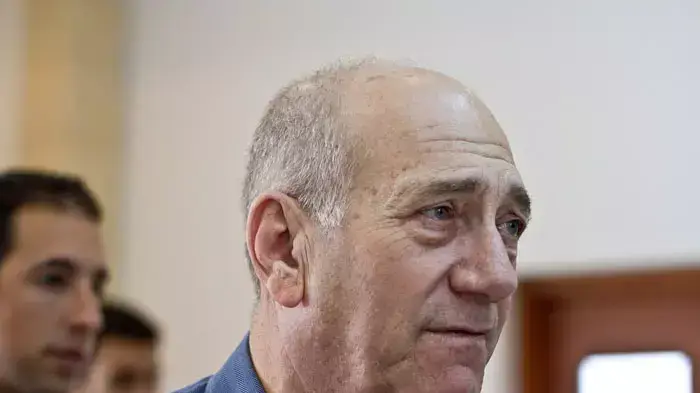 אהוד אולמרט ראש הממשלה לשעבר במשפטו בבית משפט העליון בירושלים, אוגוסט 2011 אהוד אולמרט ראש הממשלה לשעבר במשפטו בבית משפט העליון בירושלים, אוגוסט 2011